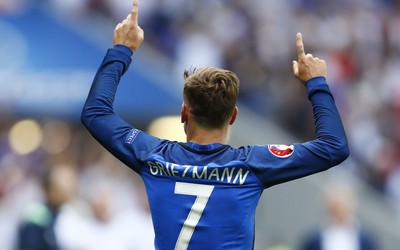 尊皇国际动态-三笘薰突破像过凌晨马路