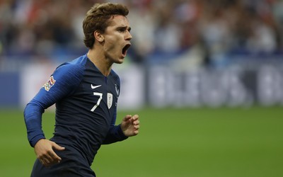 尊皇国际热评-乌克兰队更衣室赛后狂欢至深夜