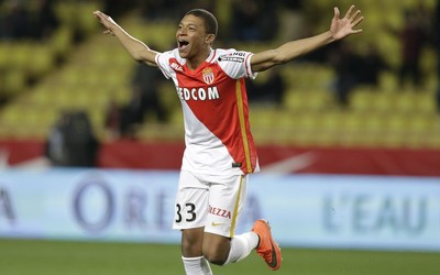 尊皇国际热评-从法甲最佳阵容到欧冠冠军